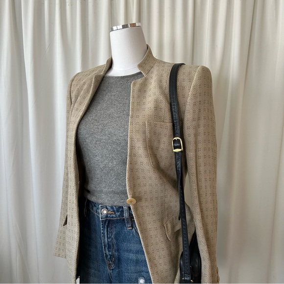 VTG 1990s Giorgio Armani Le Collezioni Collarless single-button closure Blazer. - Picture 6 of 13